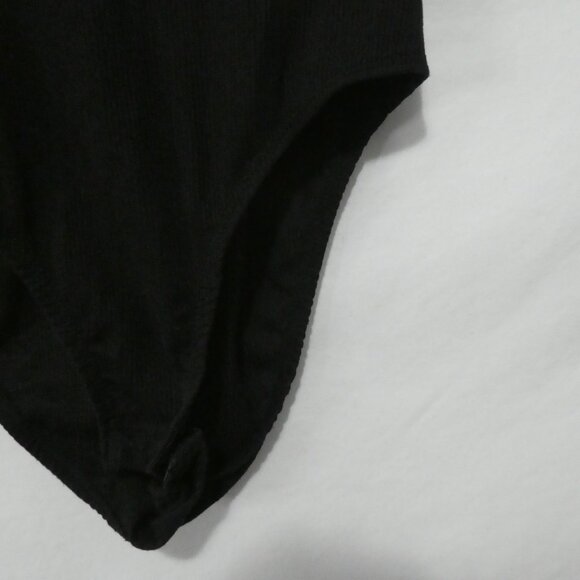 H&M - Divided | small | Black Textured Striped Short Sleeve Bodysuit - Picture 8 of 14